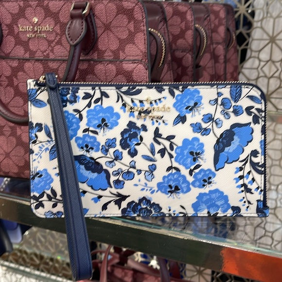 Kate Spade Lucy Vase Floral Medium L Zip Wristlet
Blue Multicolor 
NWT - Picture 15 of 16